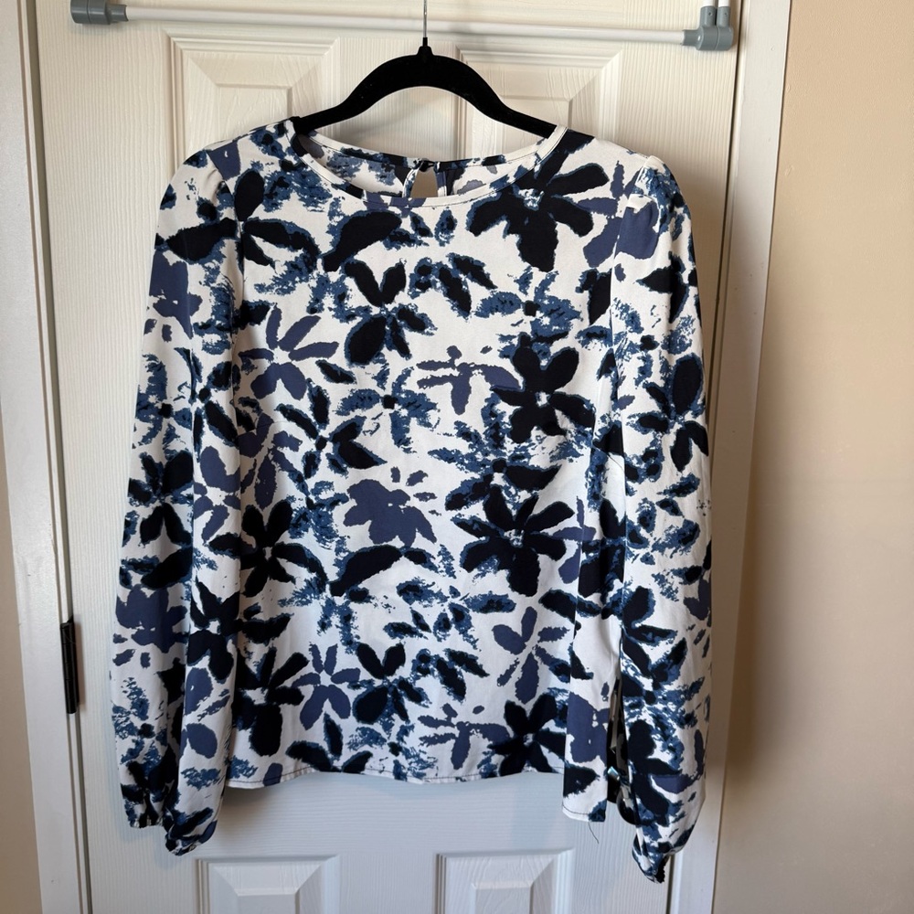 SHEIN Navy and White Floral Blouse Medium